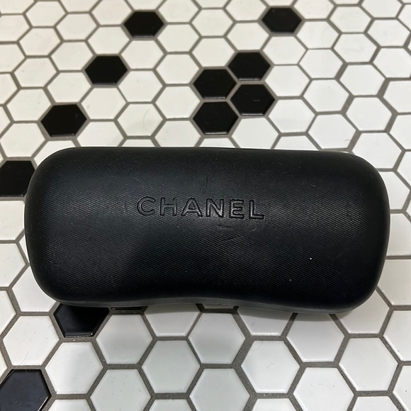 Classic Chanel Sunglasses - Picture 7 of 8